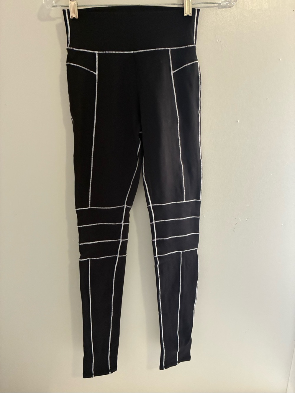 Womens Alo Leggings Black With White Piping SZ XS